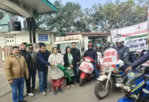 सड़क सुरक्षा जागरूकता बाइक रैली को डीसी सिरमौर ने हरी झंडी दिखाकर किया रवाना